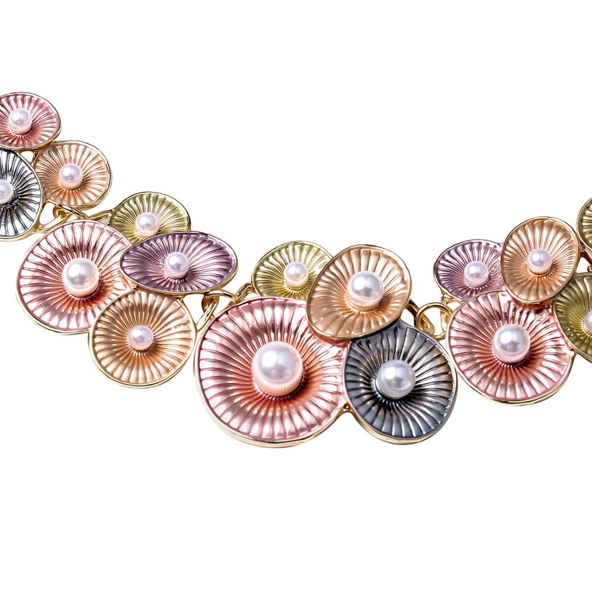 Simulated Pearl and Enameled Oyster Cluster Necklace 20-22 Inches in Goldtone image number 3