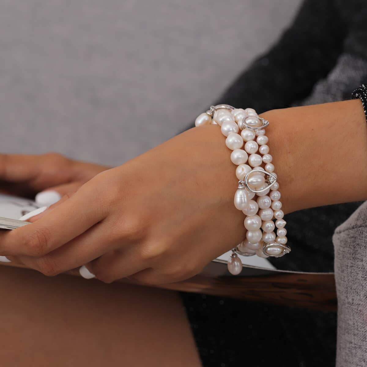 LucyQ Freshwater White Cultured Pearl and White Zircon Bracelet in Rhodium Over Sterling Silver (7.50 In) 0.50 ctw image number 2