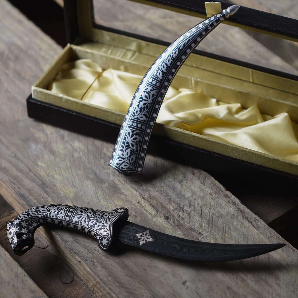 Buy Handcrafted Tiger Head Dagger at ShopLC.