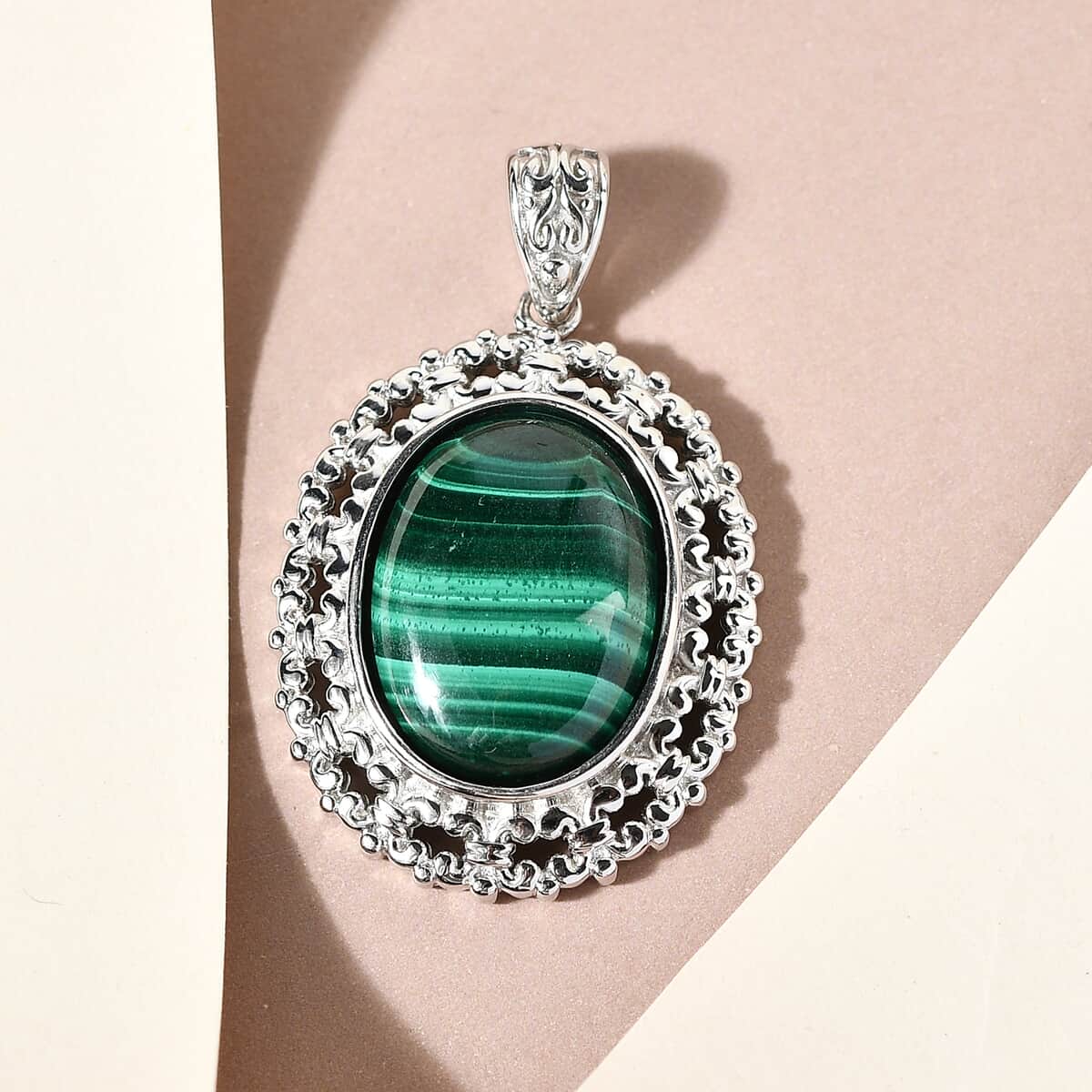 African Malachite Solitaire Pendant in Platinum Over Copper With Magnet 17.00 ctw image number 1